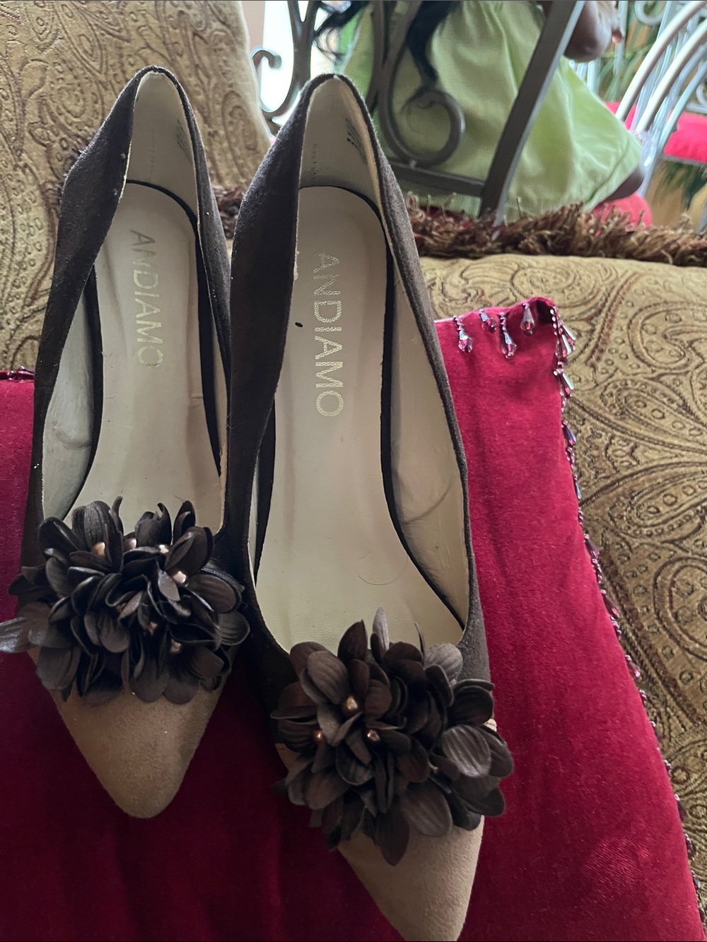 Andiamo Women's Two-Tone Brown Pointed Toe Pumps with Floral Accent